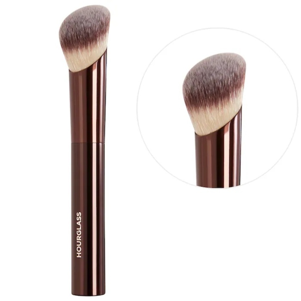 New Hourglass Ambient Soft Glow Foundation Brush